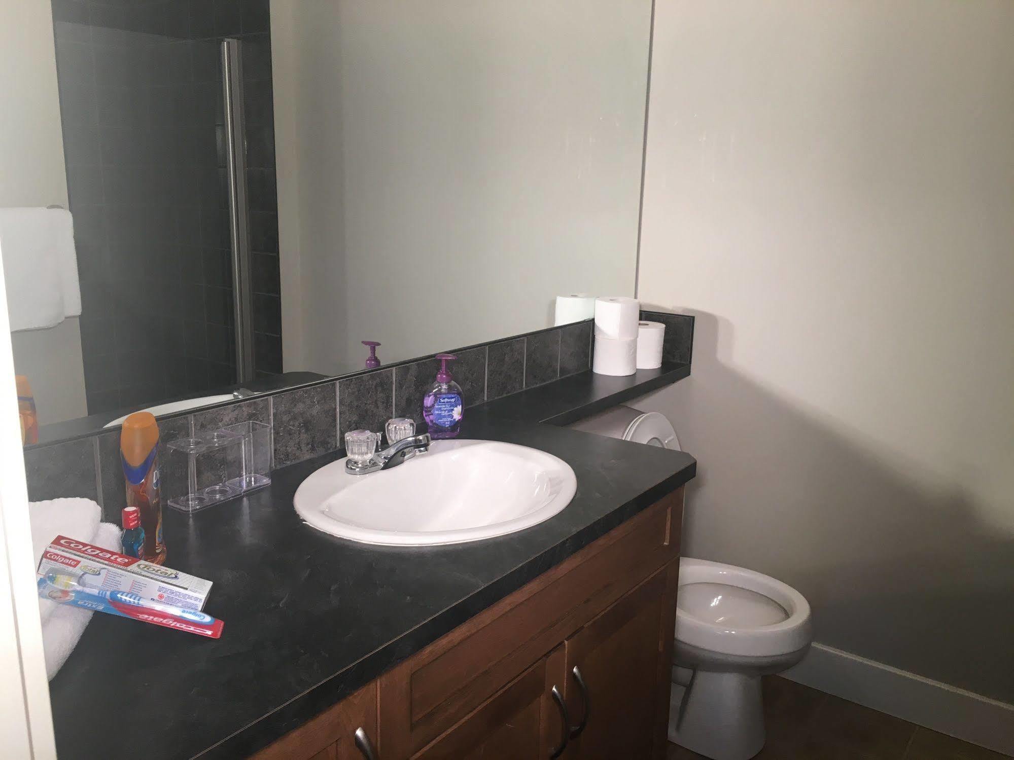 Olympic Suites Калґарі Екстер'єр фото
